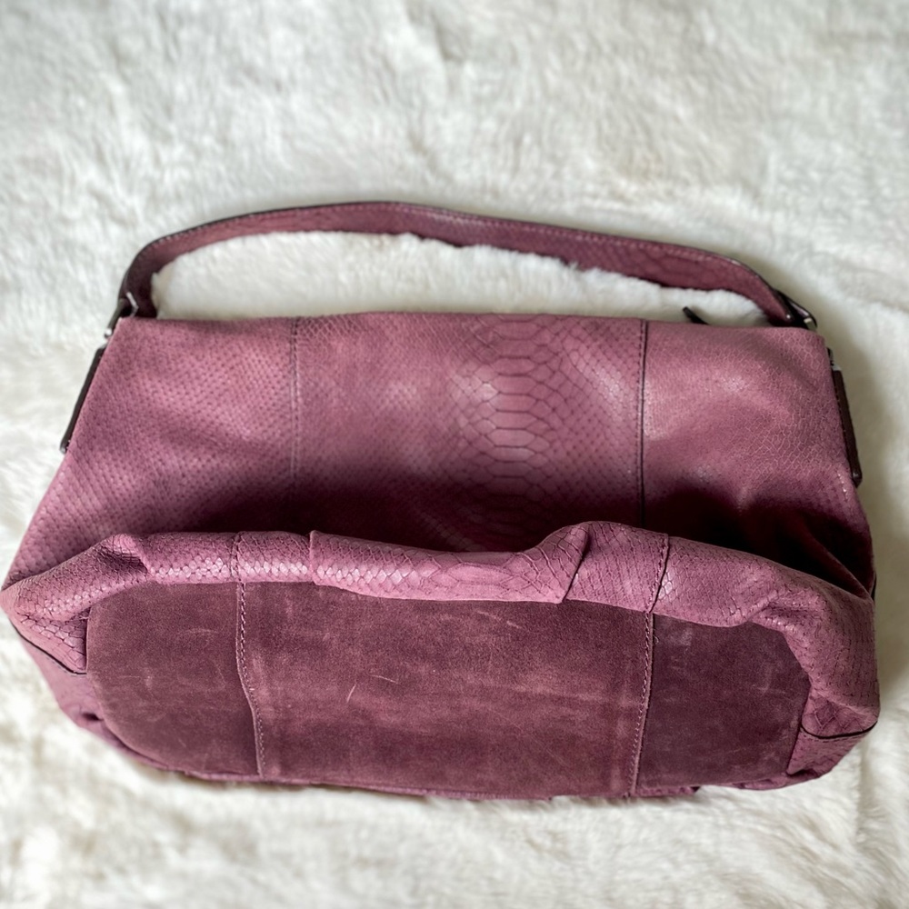 Vintage Calvin Klein soft slouchy handbag. Purple Snake Embossed. - Picture 10 of 10
